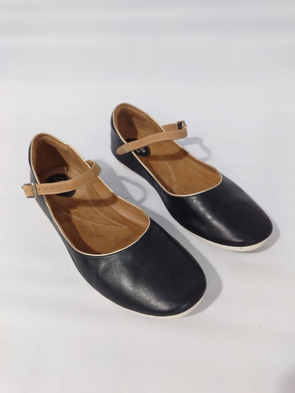 Clarks Artisan Black Leather Mary Jane Flats Size 12